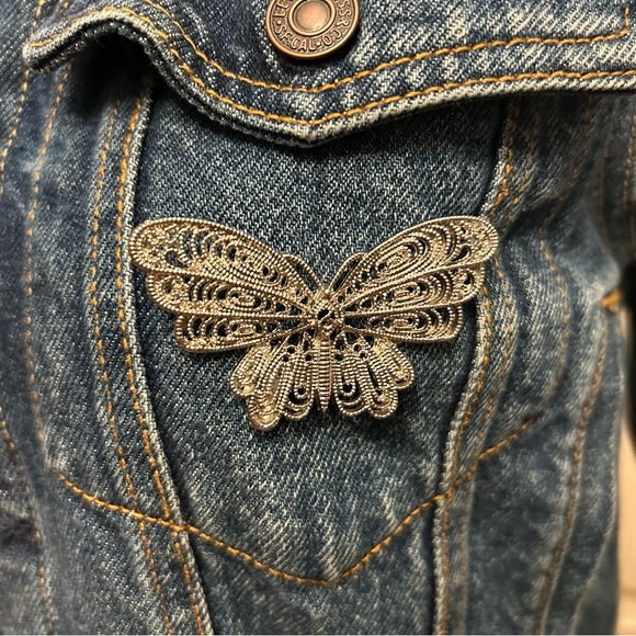 Upcycled Hand-Embellished Women’s Levi Strauss Signature Jean Jacket, size S - Picture 4 of 5